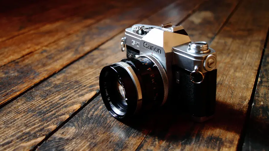 Canon AE-1 camera wallpaper An analog camera with the ability to be compact, a revolution in productionCanon models