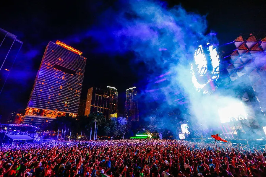 Photo of a crowded music festival for music lovers 