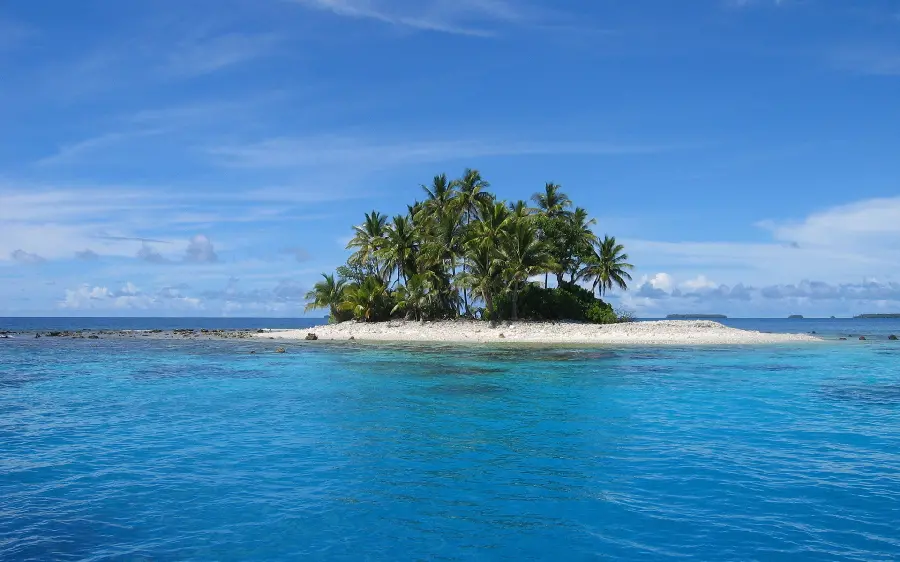 Download the most beautiful wallpaper of a dreamy and happy island in the middle of the blue waters