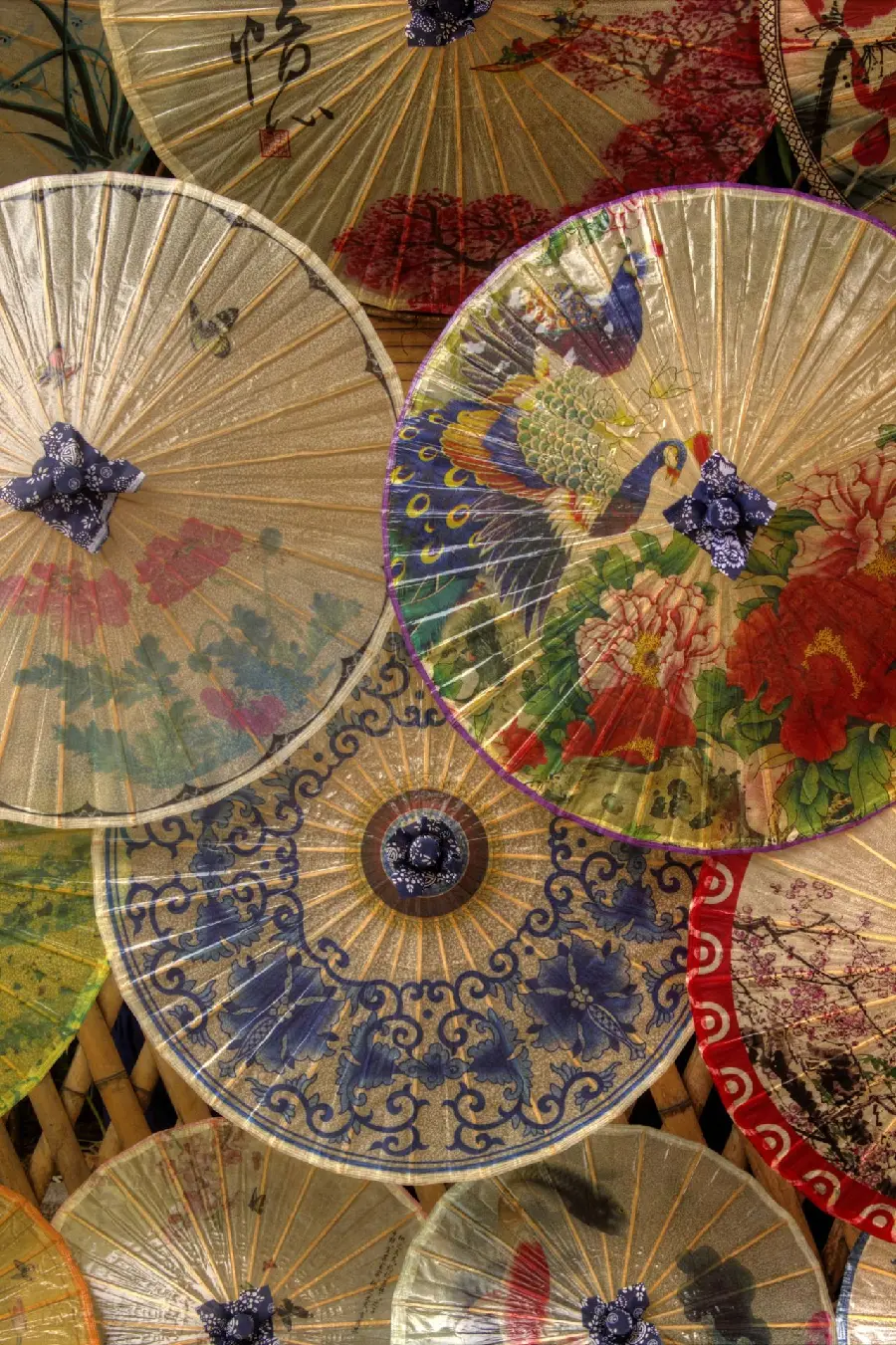 Fantastic image of Japanese umbrellas with patterns Art for WhatsApp chat page 
