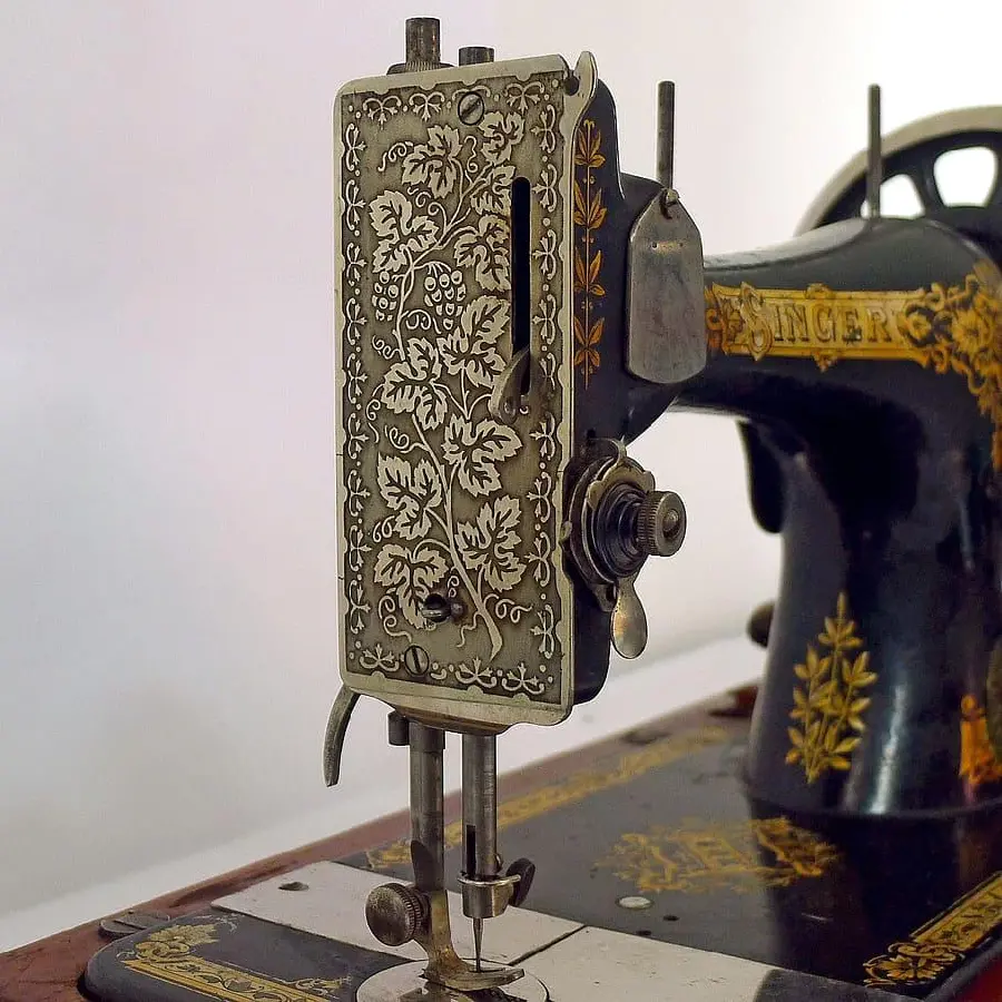 Photo of an old and quality SINGER sewing machine