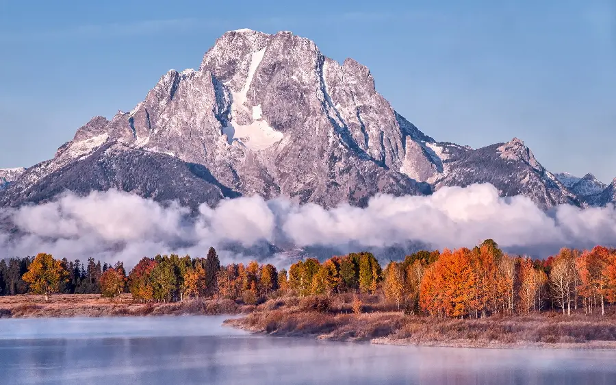 Background image of a mountain landscape in nature with a solid mountain