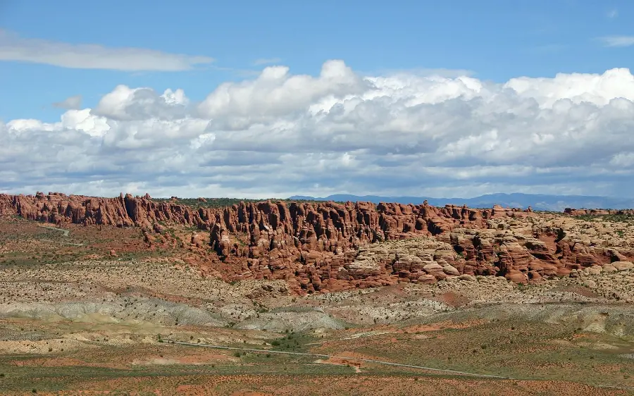Wallpaper of Desert Nature with White and Cotton Clouds