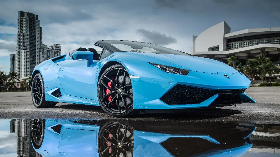 Download the attractive and spectacular photo of the Lamborghini Huracan in sky blue color 
