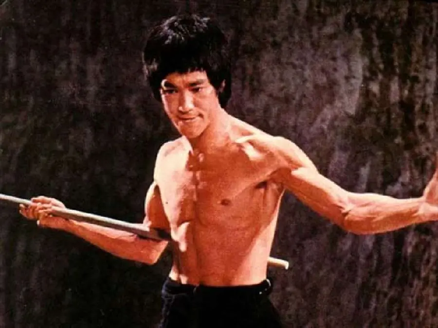 Download Bruce Lee photos and images for free from the essence 