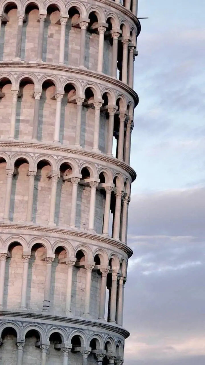 Download beautiful background of the unique and wonderful architecture of the Pizza Tower