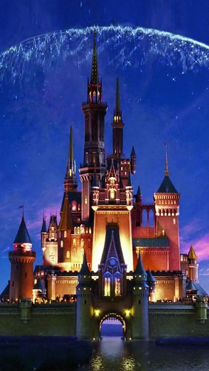 Wallpaper for iPhone of Walt Disney's aristocratic castle