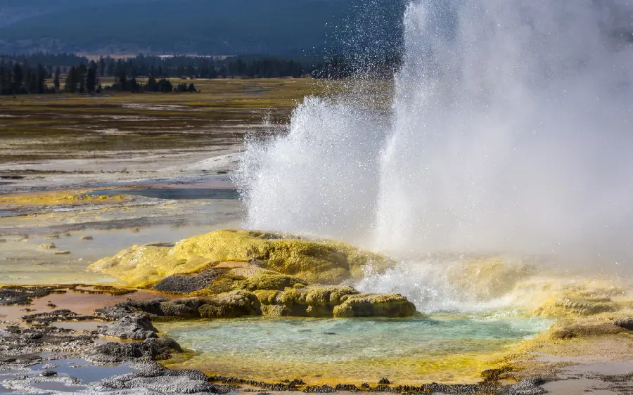 Awesome photo of a fascinating image of Yellowstone National Park in America 