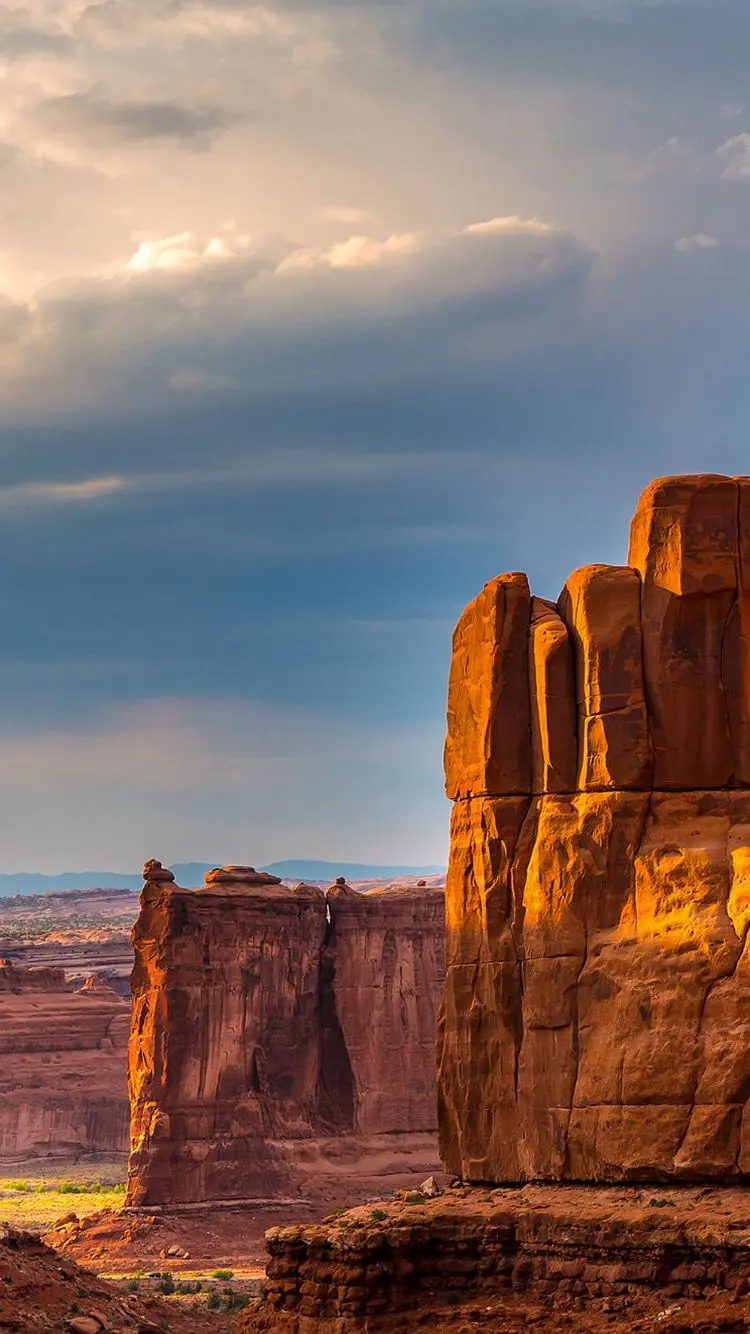 Download an attractive and spectacular background of large and beautiful stones 