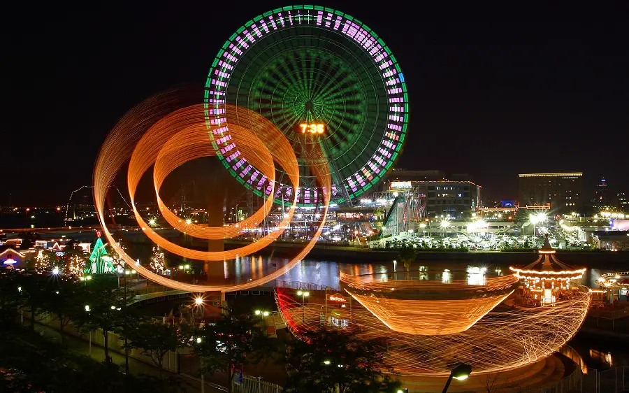 Download 4K stock photo of a night view of a amusement park