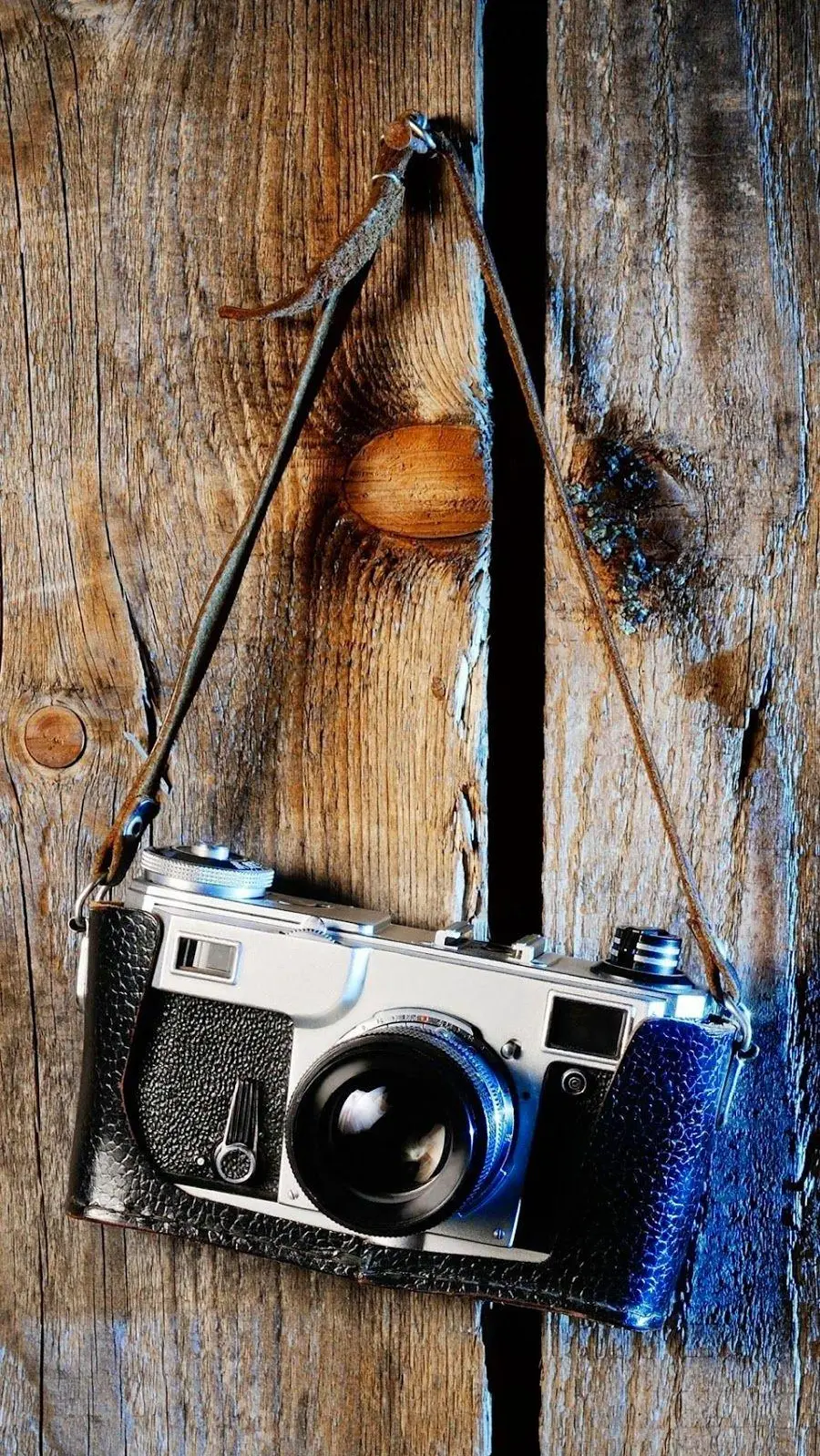 Download interesting and creative photo of the camera for the iPhone background 