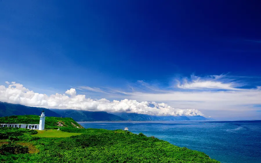 A picture of beautiful nature and a lighthouse view