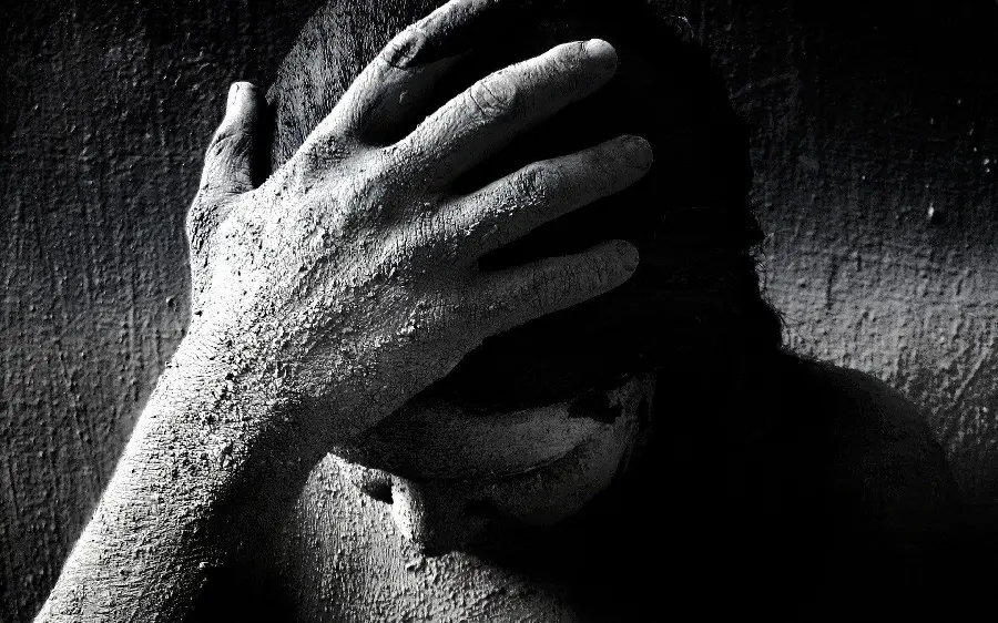 Sad and depressed profile picture to attract the attention of others