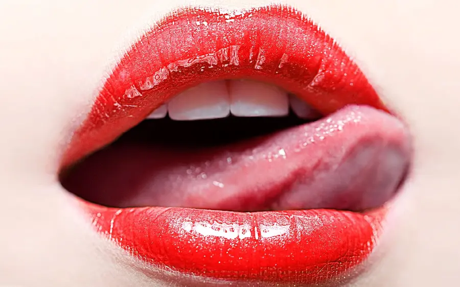 Download simple photo of a girl with red lips in HD quality