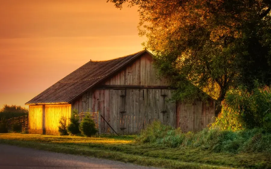 Wooden barn wallpaper at a gloomy sunset