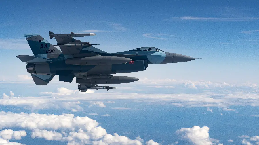 Wallpaper of a jet fighter plane with a missile launcher at the highest point of the earth in HD quality