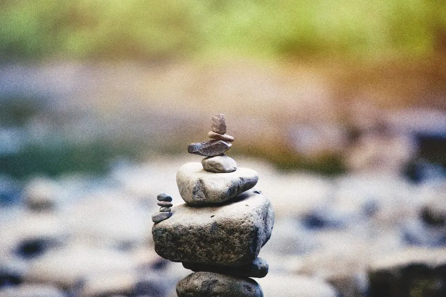 Download a very interesting photo of small natural stones