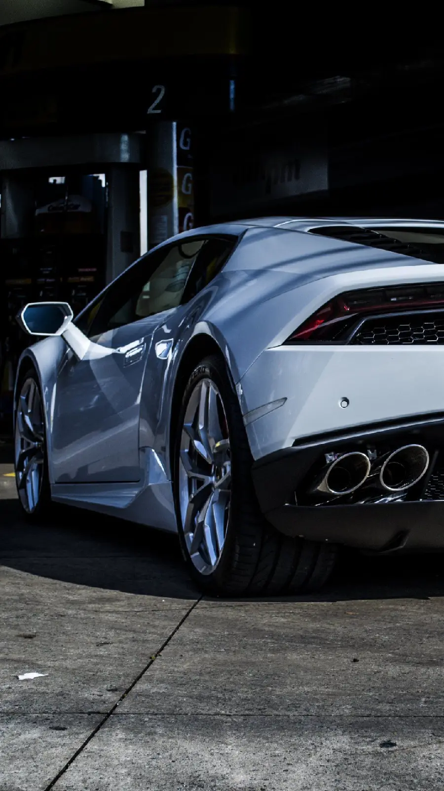 Background of the latest white Lamborghini Huracan car model 