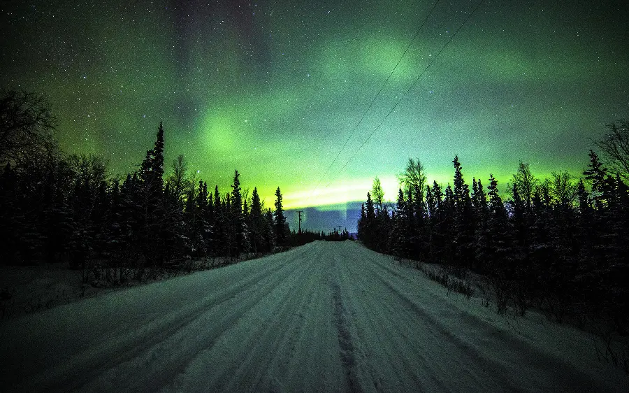 Download 4K photo with dark winter theme with green dreamy aiman 