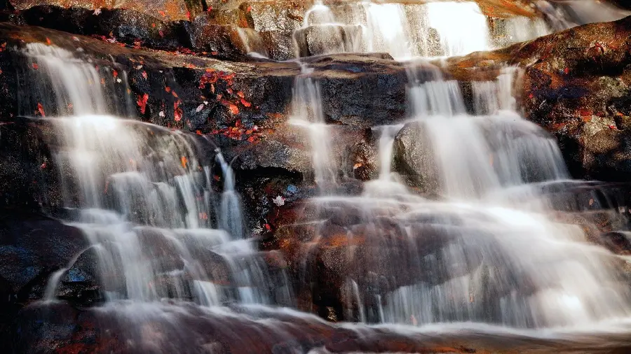 Wallpaper of the amazing view of the waterfall, special for desktop and computer