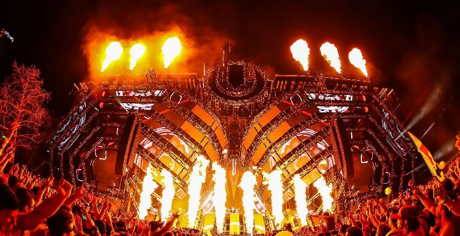 Wallpaper of a music festival in European countries and awesome fireworks 