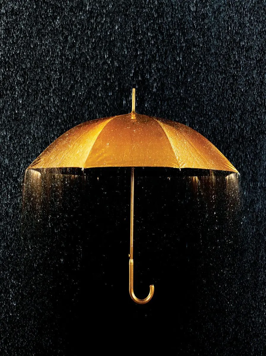 Download beautiful golden umbrella photo with black background for profile and wallpaper 