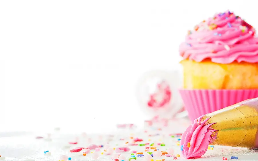 Pink cakes image for pastry shop monitors