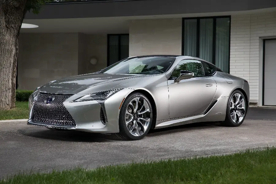 Download edited photo of a high-class model car in the parking lot