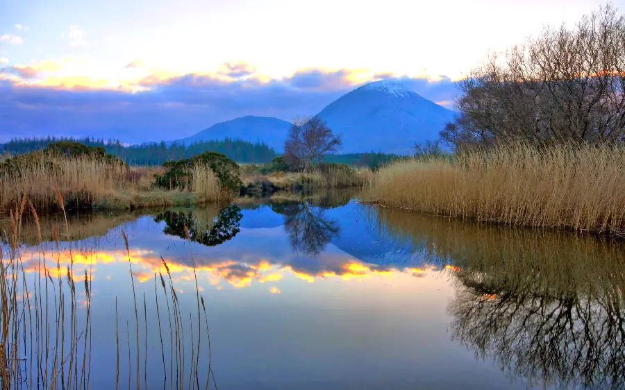 Free and HD background of the nature of the smooth and calm lake 