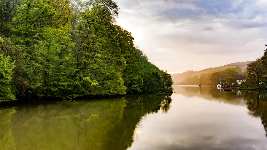 Wallpaper from a lovely place for making and editing documentary films
