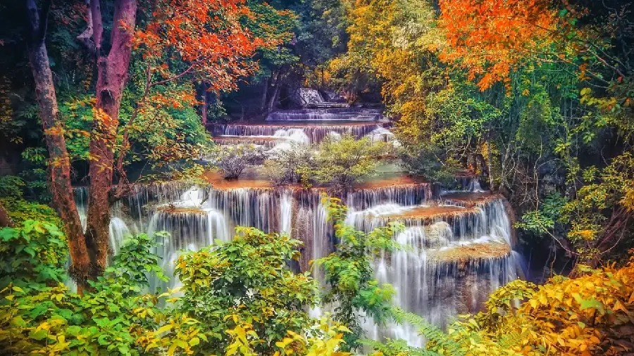 Photo of a waterfall tourist area with an autumn theme known as Paradise on Earth 