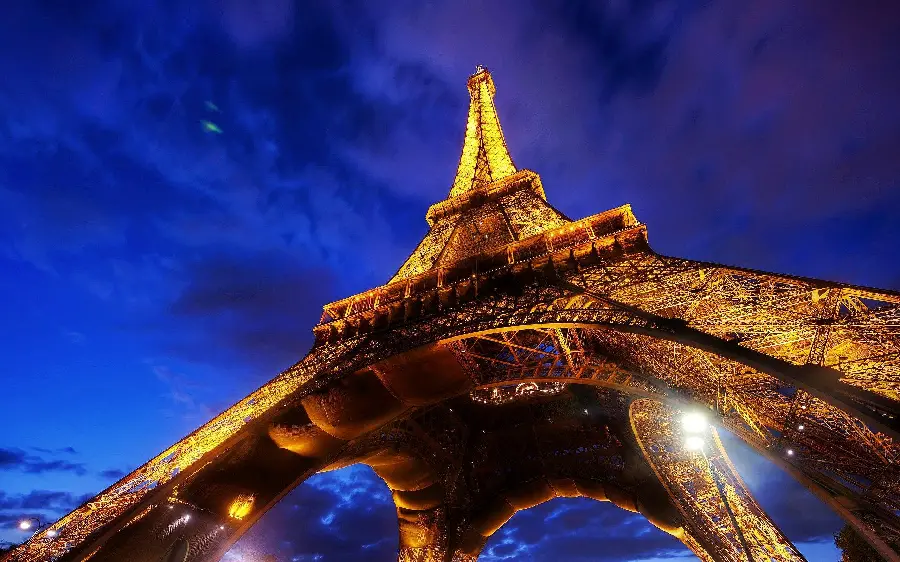 Special photography wallpaper and magnificent view of the Eiffel Tower located in Europe