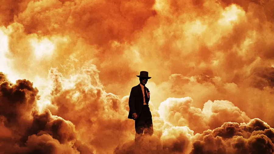 Photo of Oppenheimer's character by Christopher Nolan during the atomic bomb explosion