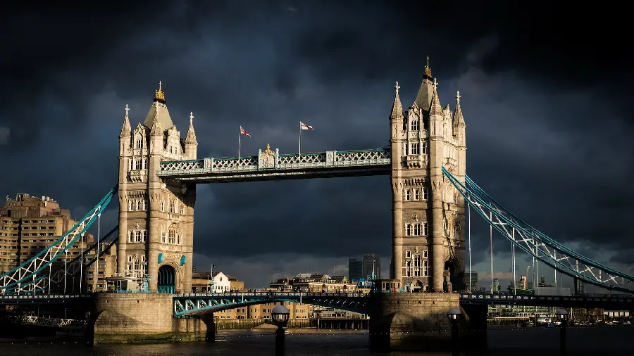 Computer background in the shape of the British-English border bridge 