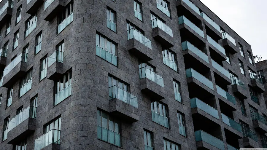Free download of the amazing and astonishing photo of the tallest glass tower with a special and unique architecture 
