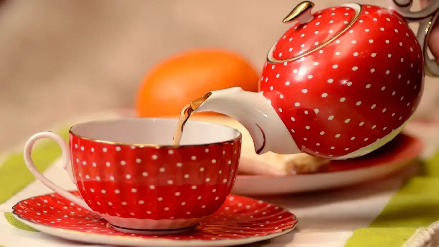 Very beautiful wallpaper of teapot and strawberry cup