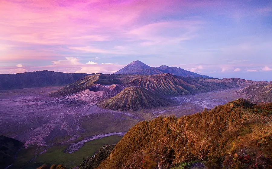 Image of a view of Mount Bromo volcano in Indonesian nature