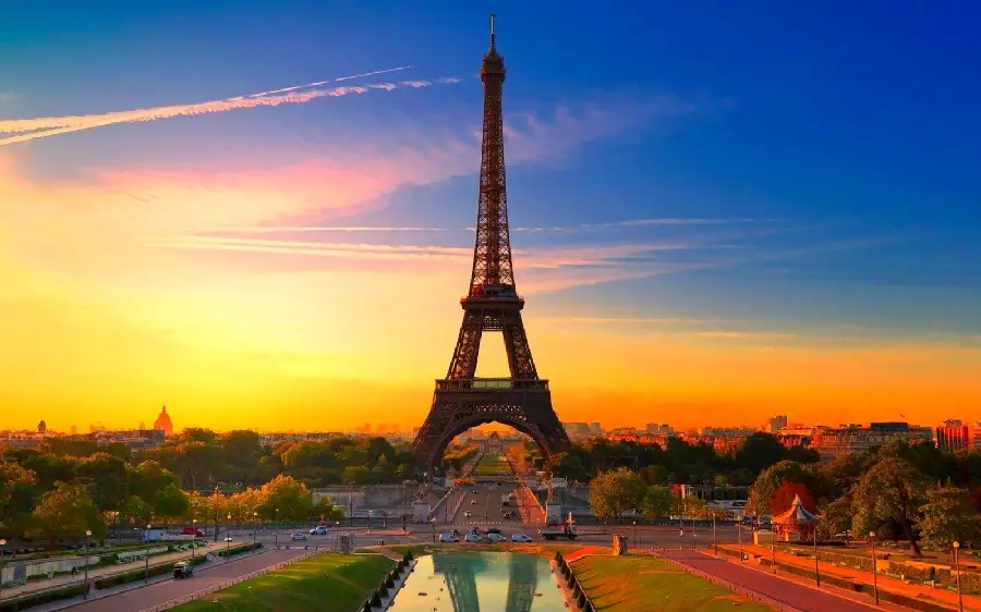 Photographed wallpaper of the Eiffel Tower located in the European city of Paris