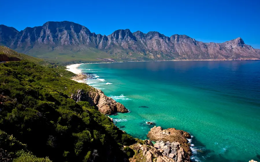 Background image of clear and clear water and Nature mountains in a frame
