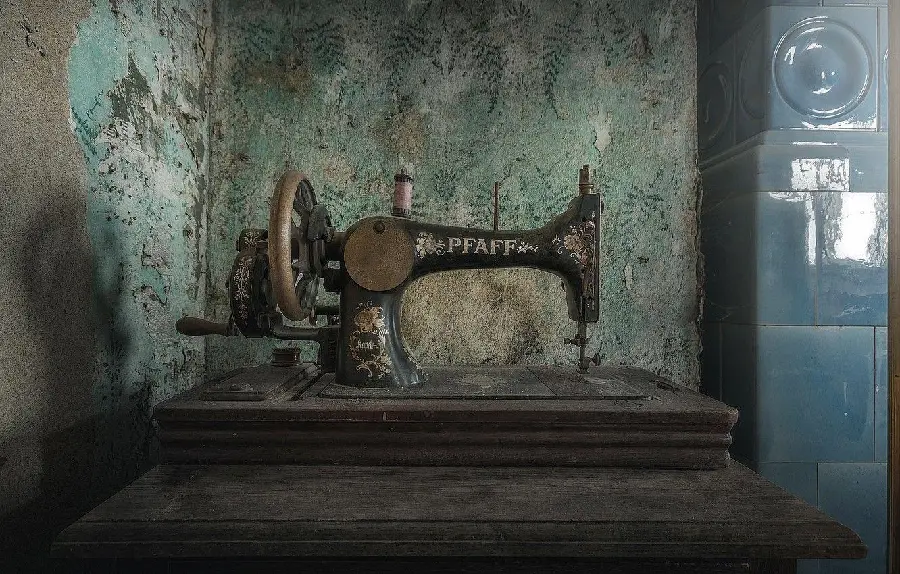Old-fashioned two-life sewing machine for home use 