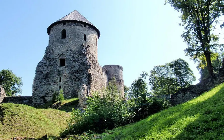 A spectacular photo taken of an old castle in lush meadows