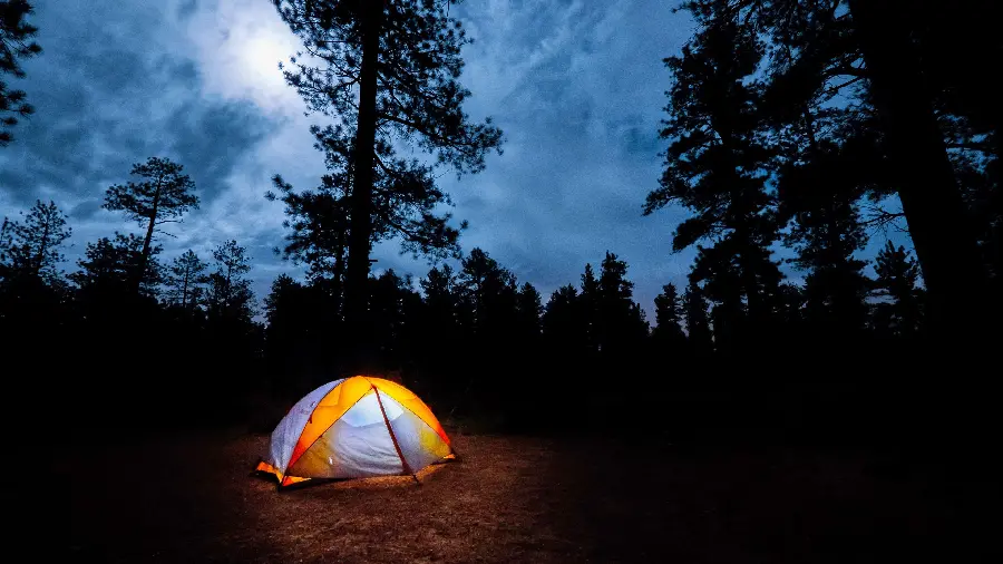 Photo of a dreamy and pleasant camp by the lake for backgrounds Laptop Background 