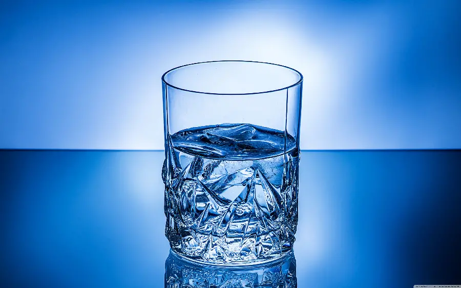 High quality wallpaper of cool water and ice in a glass
