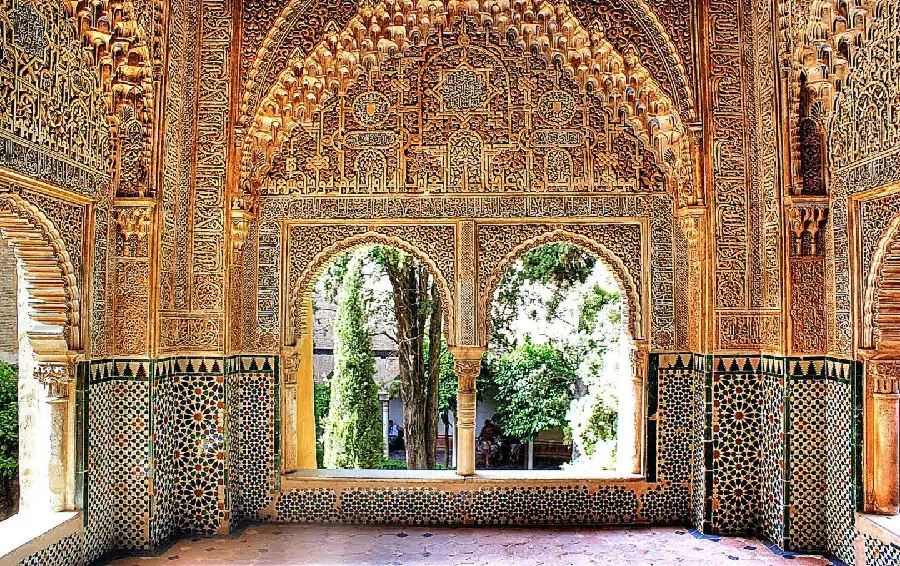 Wallpaper of an old Islamic architecture building for those interested in religious history
