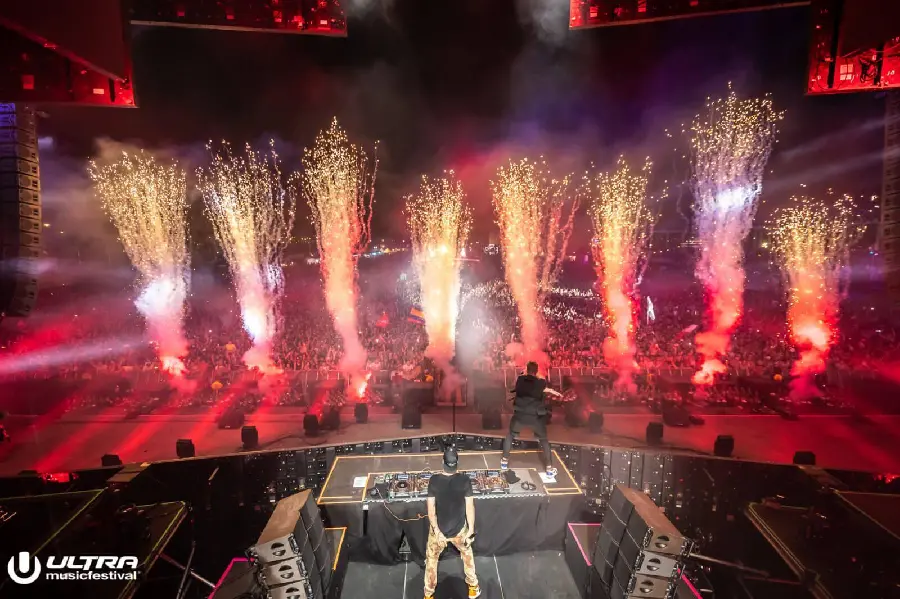  Cool and cool music festival and concert wallpaper held abroad 