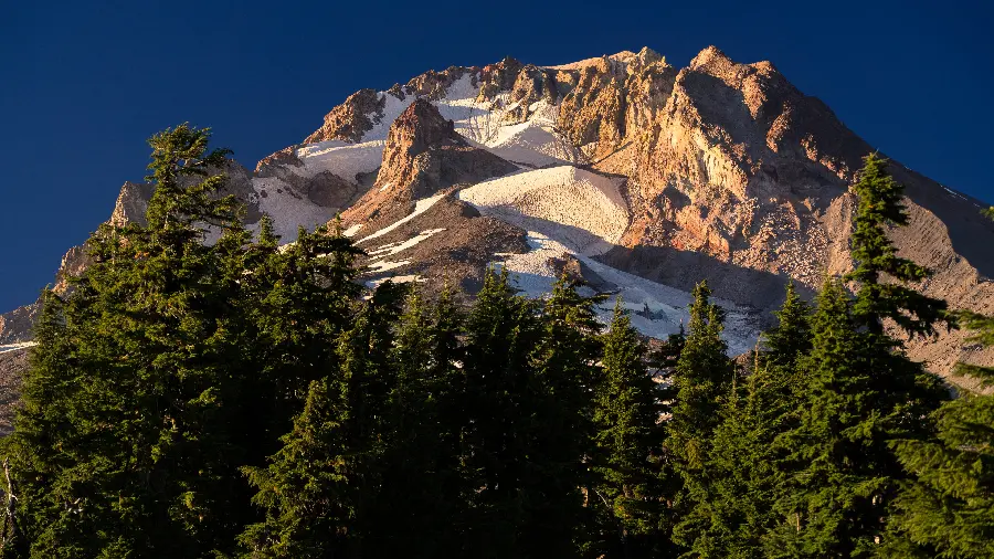 Winter mountain wallpaper with 8K quality for Samsung and Huawei