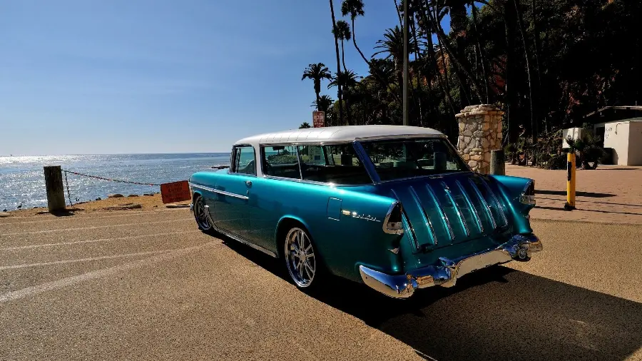 Download background for computer with an old car design 