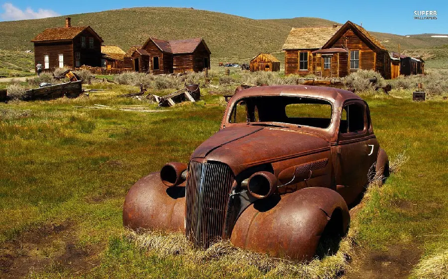 Wallpaper of an old Benz car abandoned in the grass