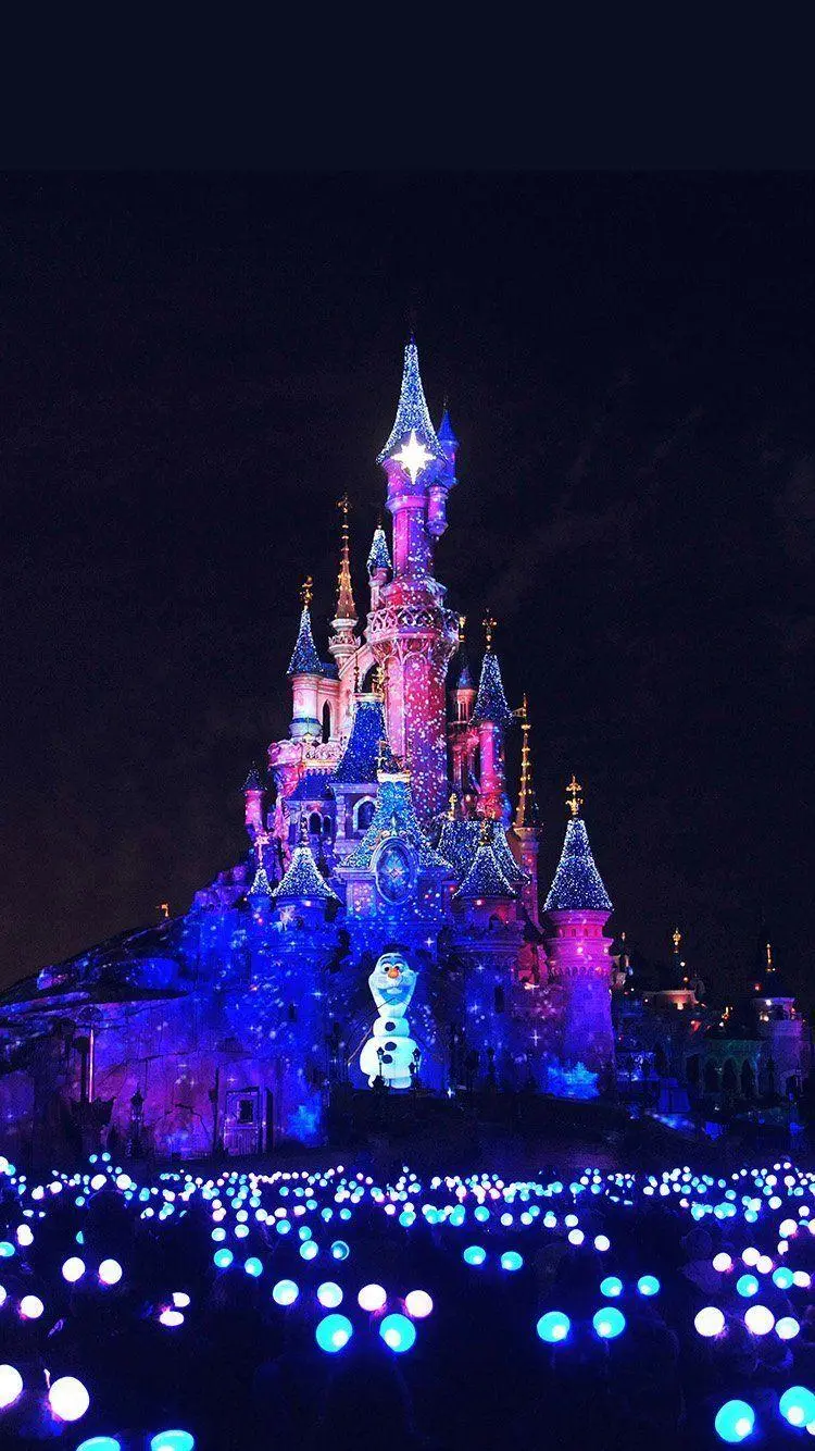 The most famous and memorable old background photo of Walt Disney