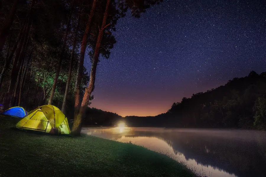 Photo of a camping tour by the lake, completely free download